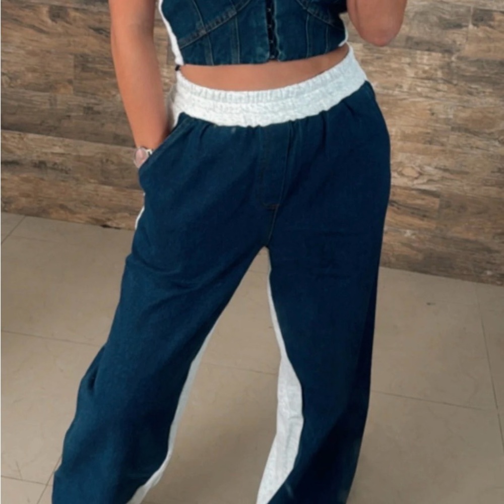 Zara Women's Navy and White Joggers